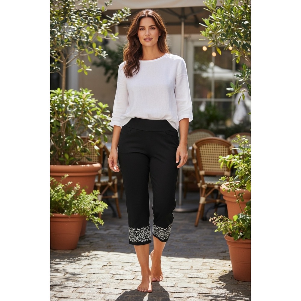 Croft & Barrow Effortless Stretch Capri Pants Black Embroidered Hem Women Size 8